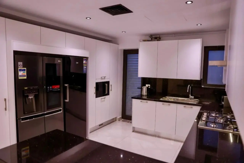 A Spacious 3 Bedroom Apartment With Modern Style — отзывы гостей и цены