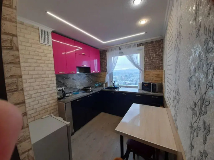 Apartamenty s 2 komnatami s otlicnym remontom i vidom na gorod (KVARTIRA51) — отель с удобствами в Мурманске