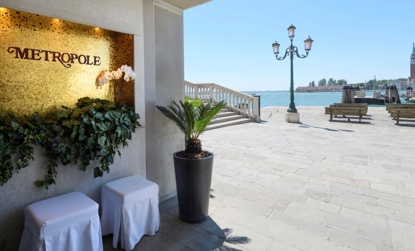 Сравните цены на Hotel Metropole Venezia в Венеции