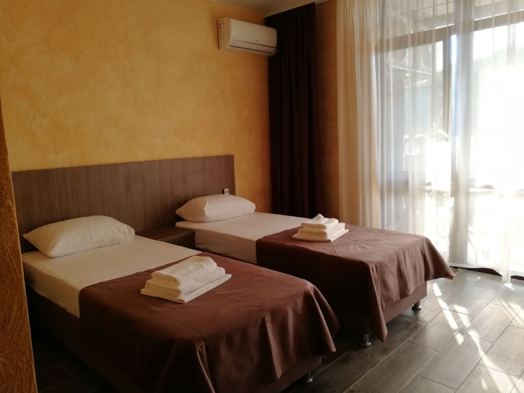 Na Gorkogo 73 Guest House — отель с удобствами в Витязево