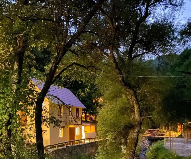Villa Dili Dzor — отель с удобным расположением в Дилижан