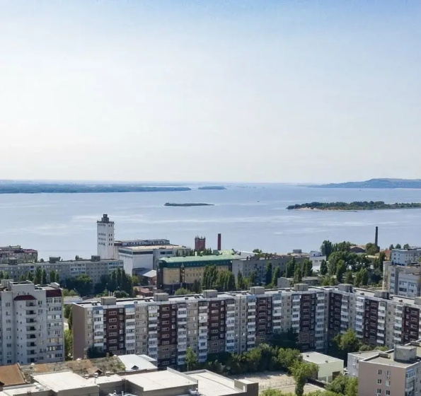 Kvartira Uutnaa studia s vidom na Volgu — отель с удобствами в Саратове