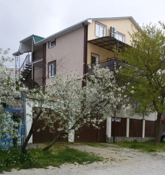 Apelsin Guest House — забронировать отель в Геленджике