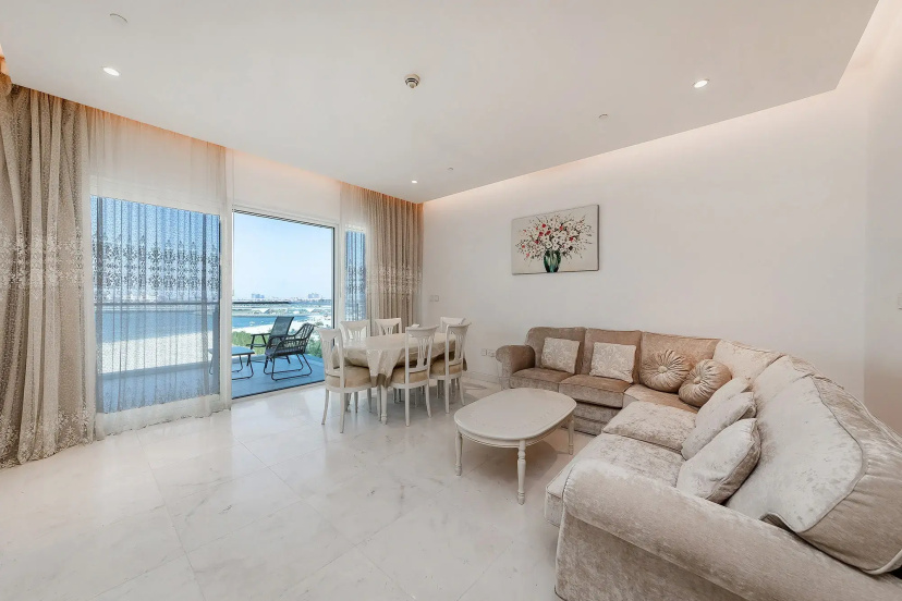 Apartamenty s vidom na more The One JBR Tower — отель с удобным расположением в Дубае
