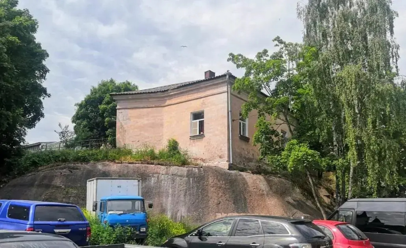 Apartamenty na Skale vozle Usad'by Burgera — отель с удобствами в Выборге