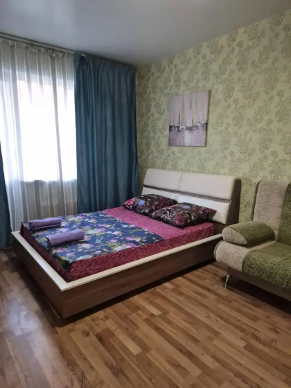 Kvartira odnokomnatnaa vozle TRC Aura — отель в Сургуте, Россия