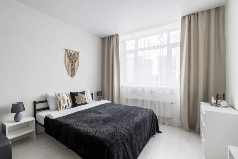 Апартаменты Черная лилия Studio ApartaMIA — забронировать отель в Тюмени