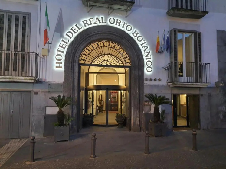 Hotel Real Orto Botanico — забронировать отель в Неаполе