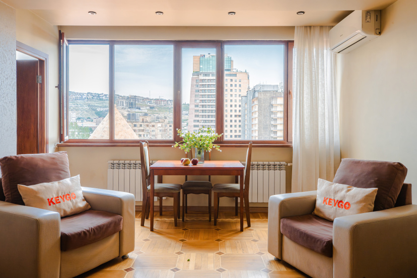 Апартаменты 2BR/Near Opera/Overlooking Yerevan/Selfenter/Keygo 24 1 — отель в Ереван, Армения