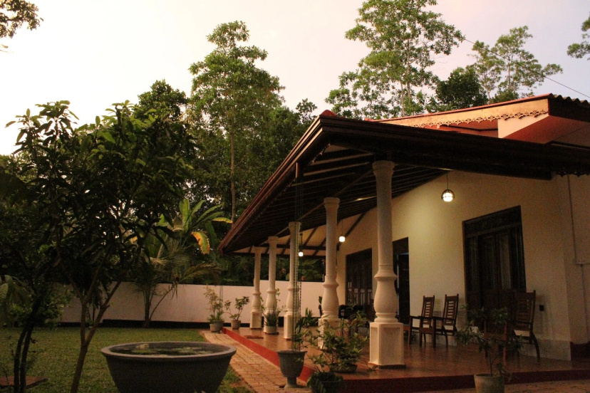 Вилла Coastal Grove lodge — забронировать отель в Хиккадува