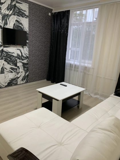 Apartamenty Trehkomnatnye centr — отель с удобствами в Каменск-Шахтинский