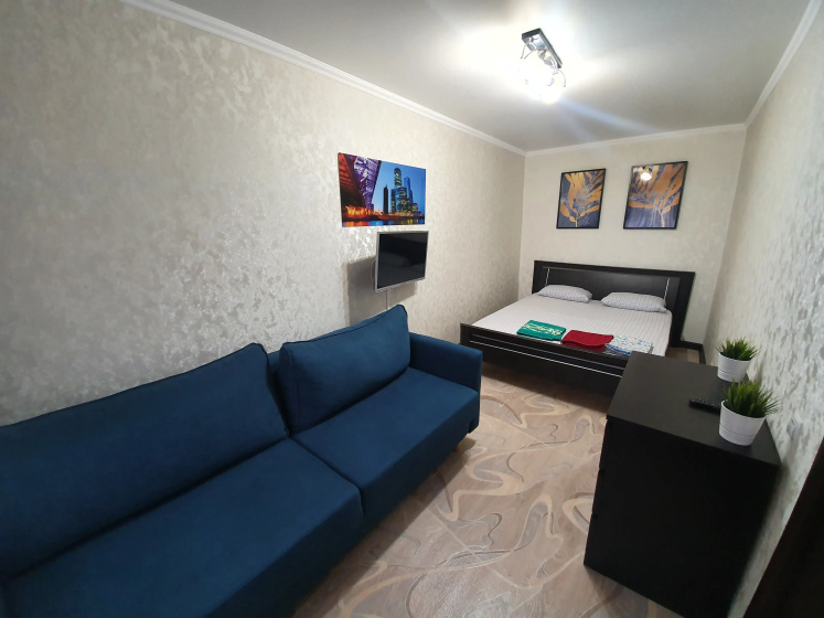 Цены на Квартира Виталий HouseRent Двухкомнатная по улицы Мусы Джалиля, 21 в Альметьевск
