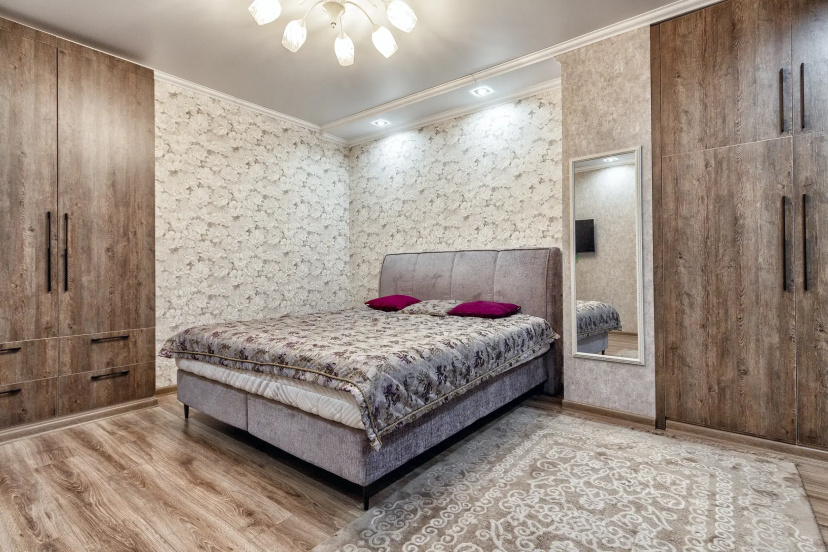 Apartamenty 42 Samyj centr, vid na gory — отель с удобствами в Алматы