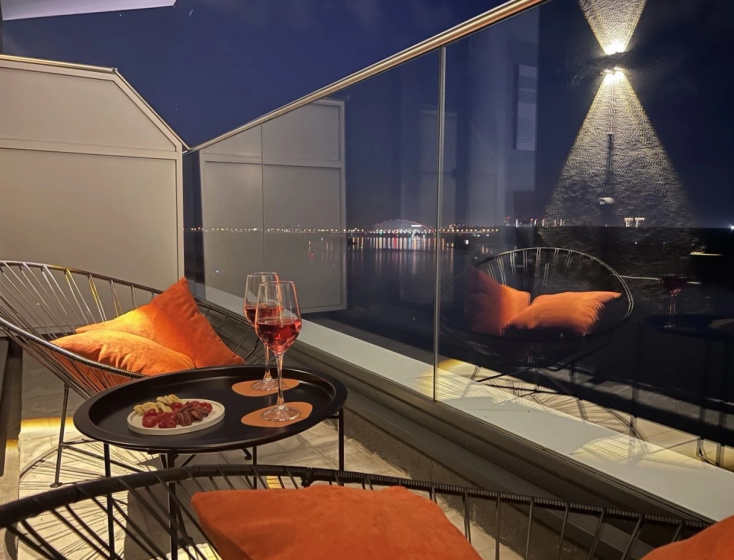 Apartamenty Bid na reku s terrasy 13go etaza — забронировать отель в Новосибирске