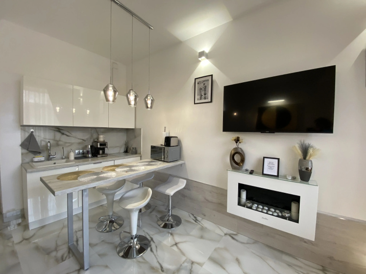 Цены на Apartamenty v sovremennom stile s kaminom в Звенигород