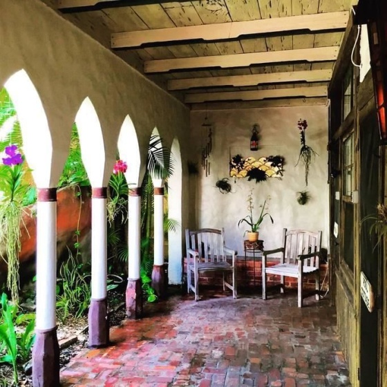 Historic Gated 6BD/4.5BA Villa W/Pool In Coconut Grove - Sleeps 12 - R — отель с удобствами в Майами