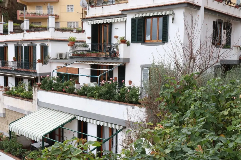 Villa La Roccia — забронировать отель в Неаполе
