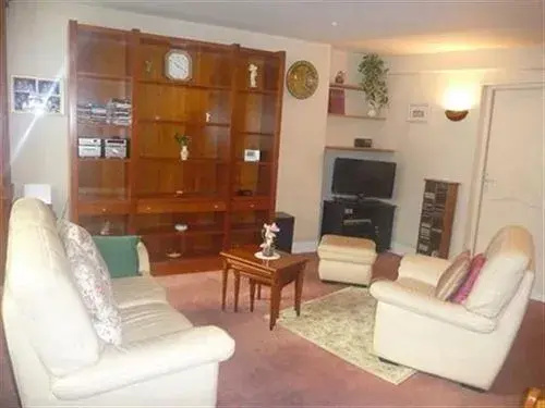 Saint Denis Apartment — отель в Париже, Франция