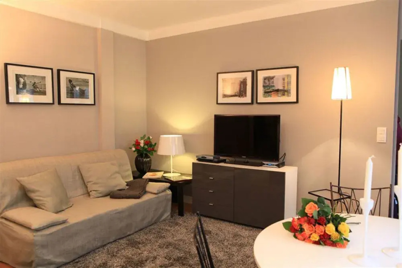 Place des Vosges - Bastille Apartment — забронировать отель в Париже