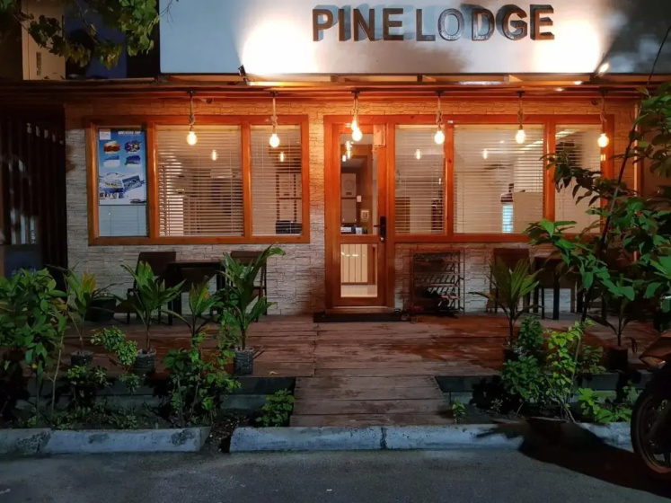 Pine Lodge Maldives Hotel — комфортный отель в Мале