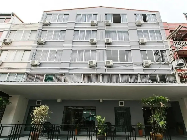 Happy Bou Jomtien Guesthouse — отель с удобствами в Паттайе