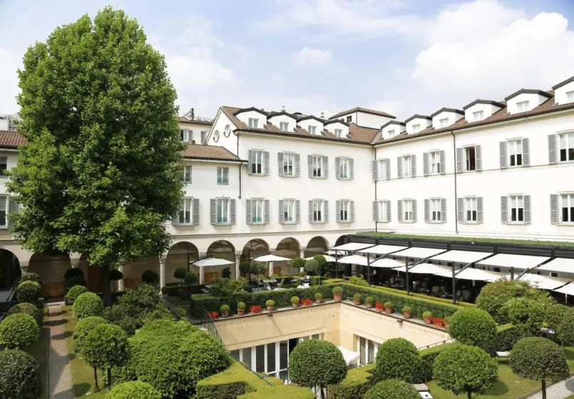 Four Seasons Hotel Milan — отель с удобствами в Милане