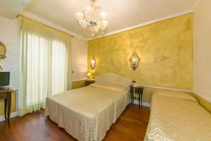 Pantalon Hotel 3 — отель в Венеции, Италия