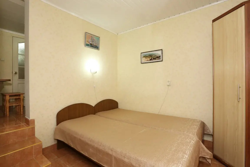 Krymsky Korablik Guest House — отель с удобствами в Орджоникидзе