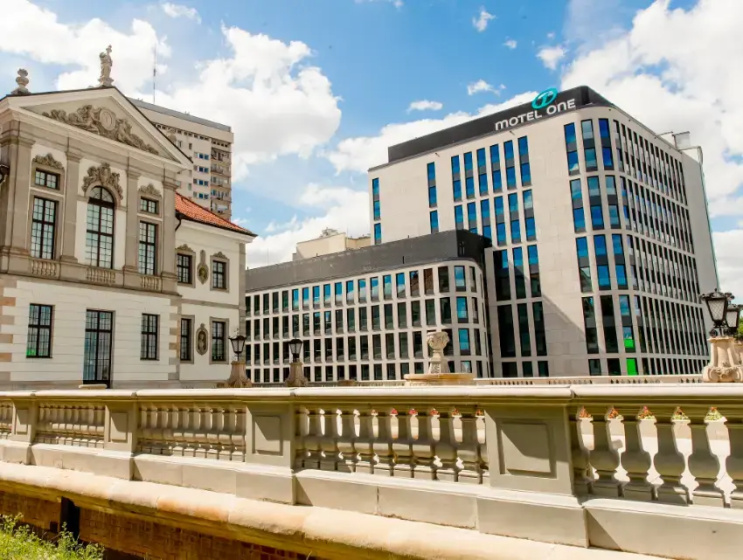 Motel One Warsaw — отель с удобствами в Варшаве