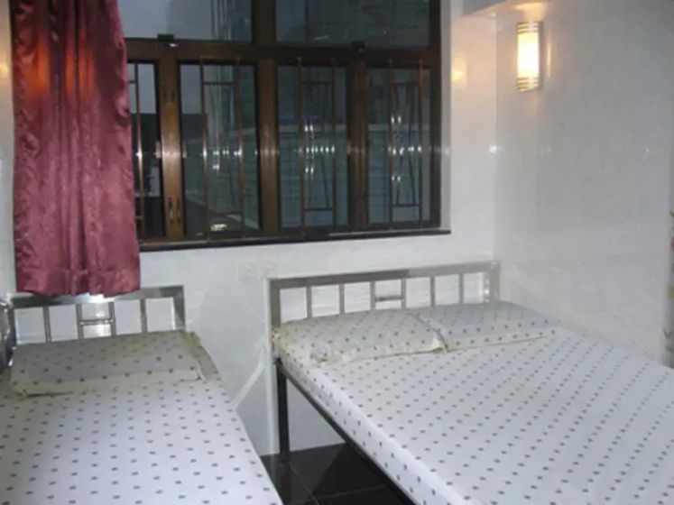 Golden Ocean Guest House — отель с удобствами в Гонконг