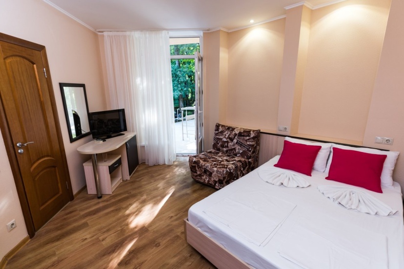 Yug Alyans Guest house — отель с удобствами в Новомихайловский