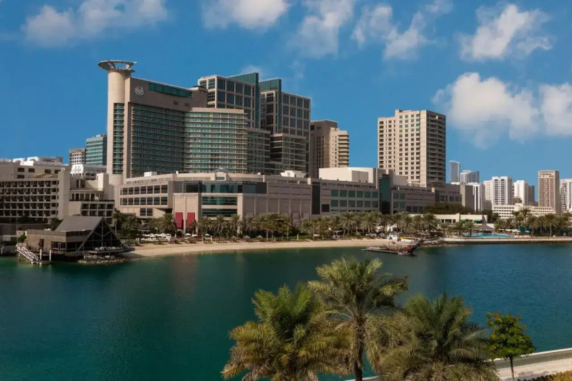 Beach Rotana Hotel - All Suites — забронировать отель в Абу