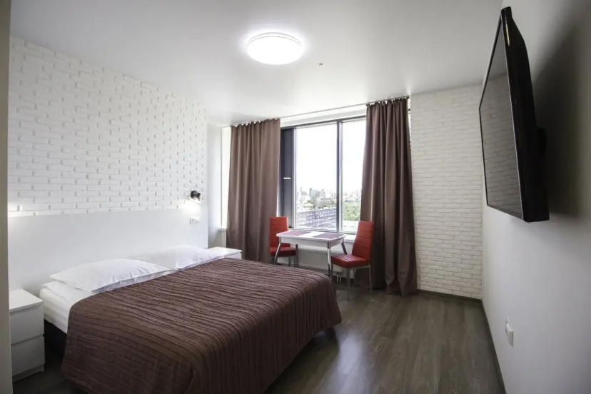 Allen Park in Radius - Bjudzhetnyj mini-apartament s sobstvennoj vannoj komnatoj — отель с удобным расположением в Екатеринбурге