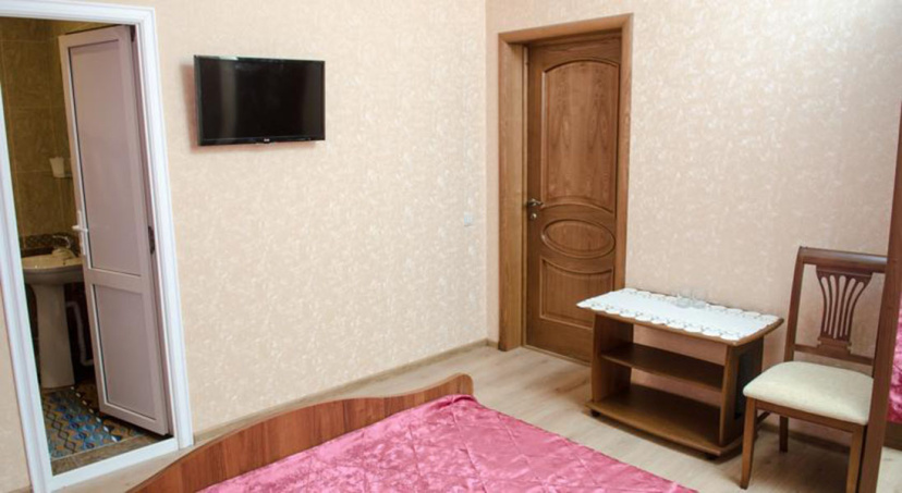 U Lyudmilyi Guest House — отель с удобным расположением в Сириусе