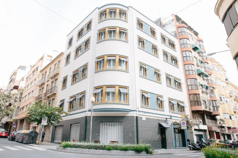 Apartamenty Poeta Quintana — отель с удобным расположением в Аликанте