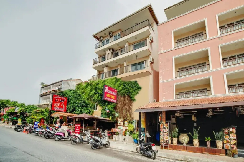 Patumnak Beach Guesthouse — забронировать отель в Паттайе