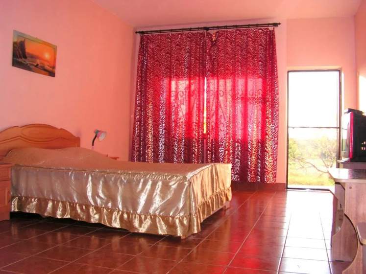 Цены на Aquilon Guest House в Оленевка