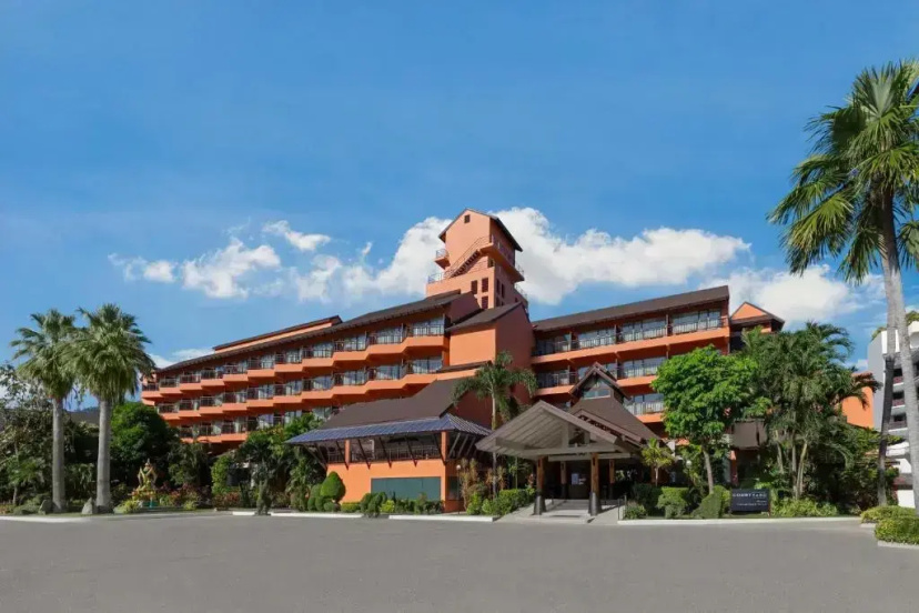 Courtyard Phuket, Patong Beach Resort — отель в удобной локации в Пхукете