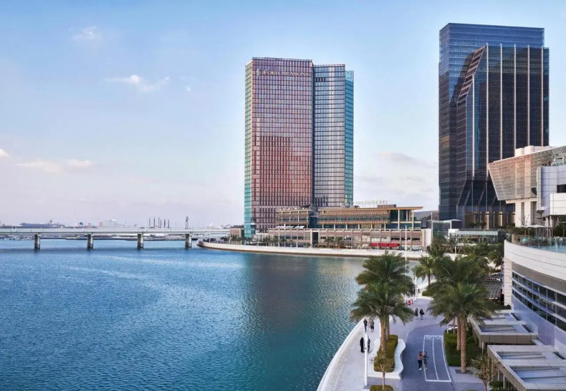 Four Seasons Hotel Abu Dhabi at Al Maryah Island — отель с удобствами в Абу