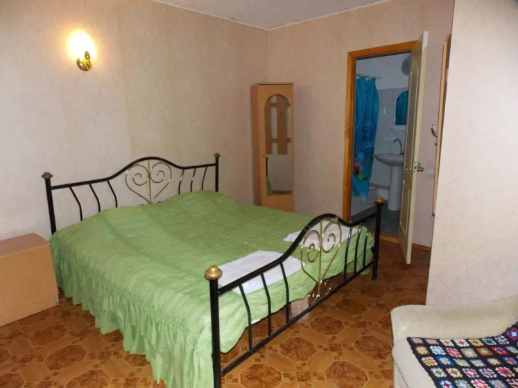 Zebra Guest House — забронировать отель в Феодосия