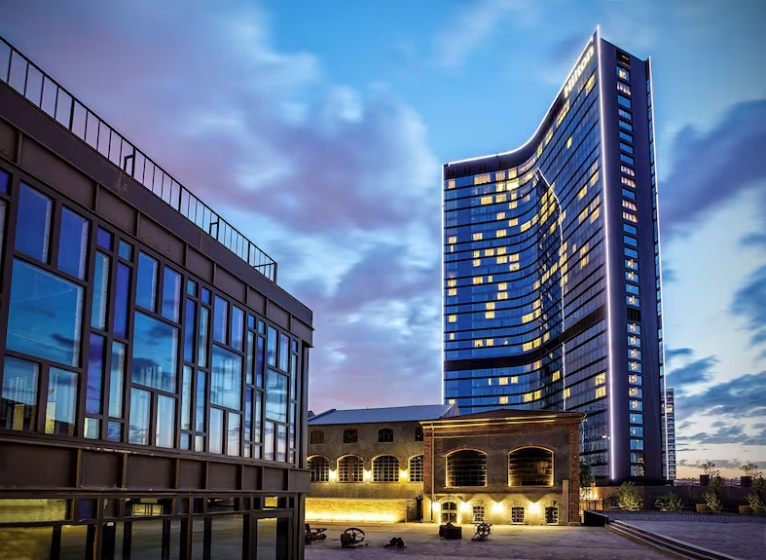 Hilton Istanbul Bomonti Hotel & Conference Center — отель в Стамбуле для семейного отдыха