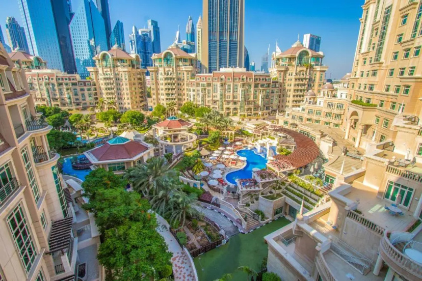 Otel' Swissotel Al Murooj Dubai — комфортный отель в Дубае