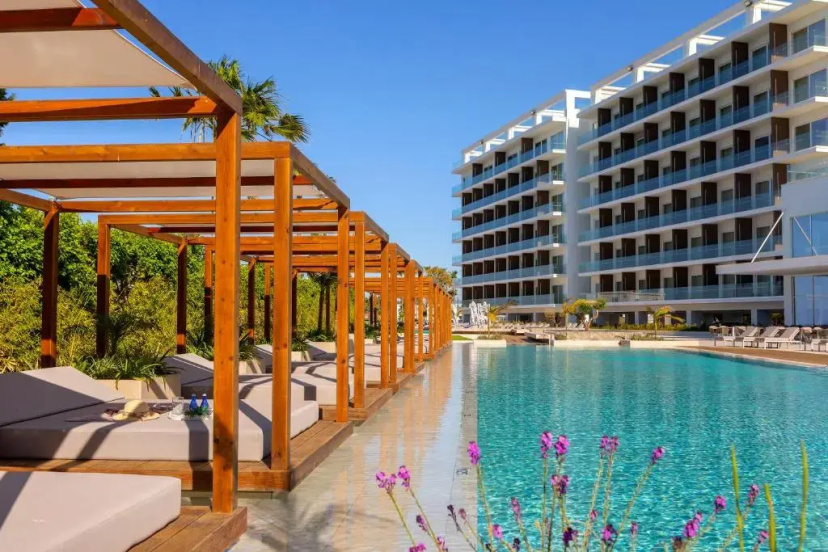 Chrysomare Beach Hotel and Resort — забронировать отель в Айя-Напа