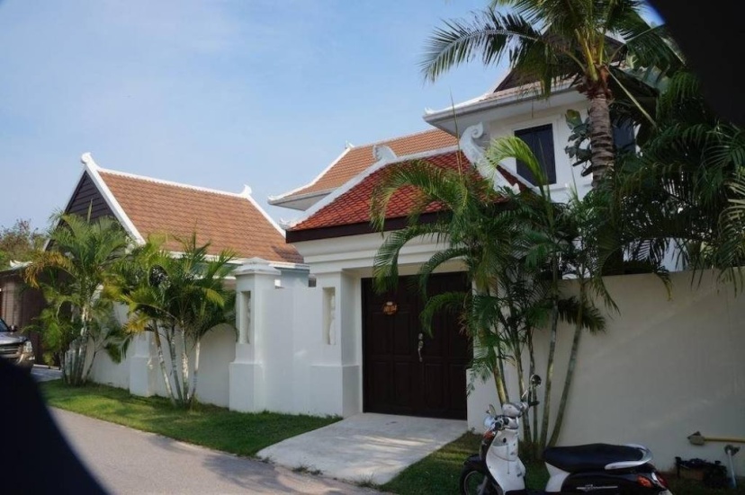 Цены на 4 Bedroom Villa in Pattaya Beachfront в Паттайе