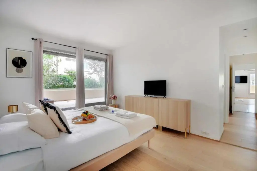 Цены на Elegant Apartment - 2br/6p - Tour Eiffel в Париже