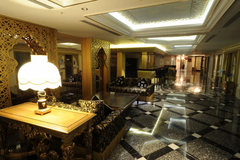 Savoy Hotel — забронировать отель в Кирения