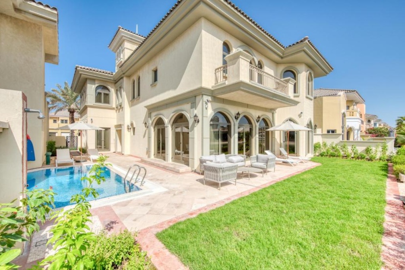 SOL Living - Exquisite 5BR Garden Villa w/Pool & Beach in Palm — комфортный отель в Дубае