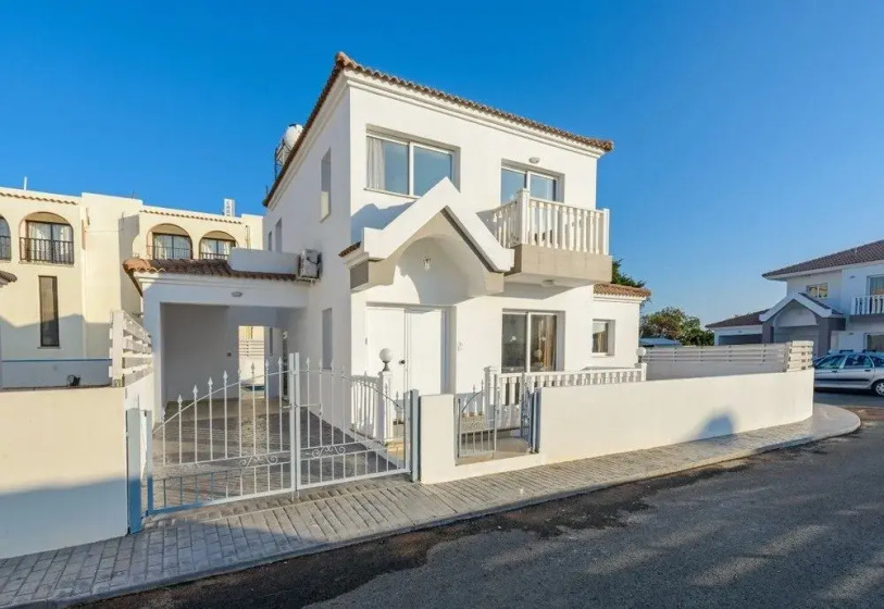 Villa Cornelia — отель с удобствами в Айя-Напа