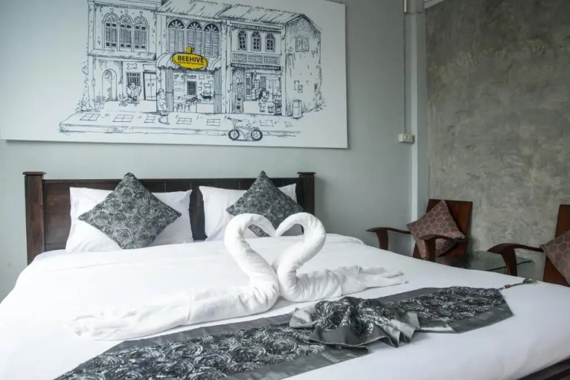 Beehive Phuket Old Town - Hostel — забронировать отель в Пхукете