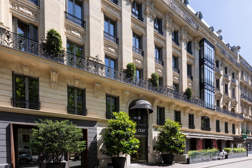 La Clef Tour Eiffel Paris by The Crest Collection — комфортный отель в Париже